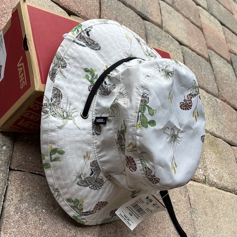 Vans BOONIE BUCKET HAT
COLOR - ANTIQUE WHITE
Desert Snake - Picture 14 of 16
